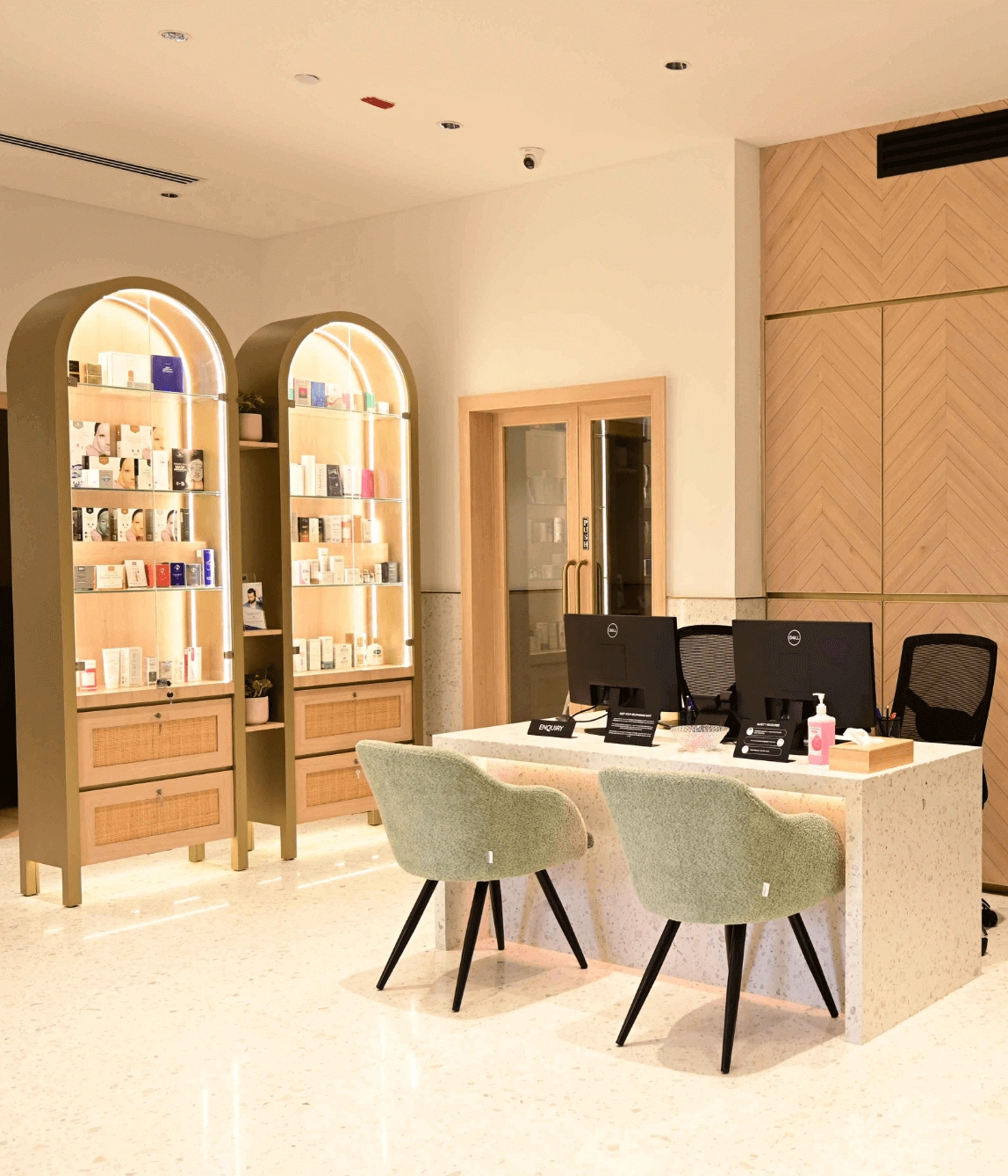 Mumbai’s Largest & most technologically advanced aesthetic clinic